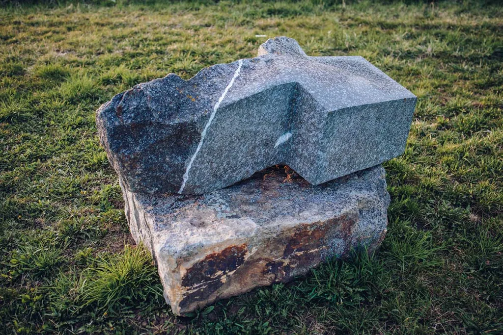 Kříž, diorit, 130x75cm, 2015, kamenná socha, Eduard Seják