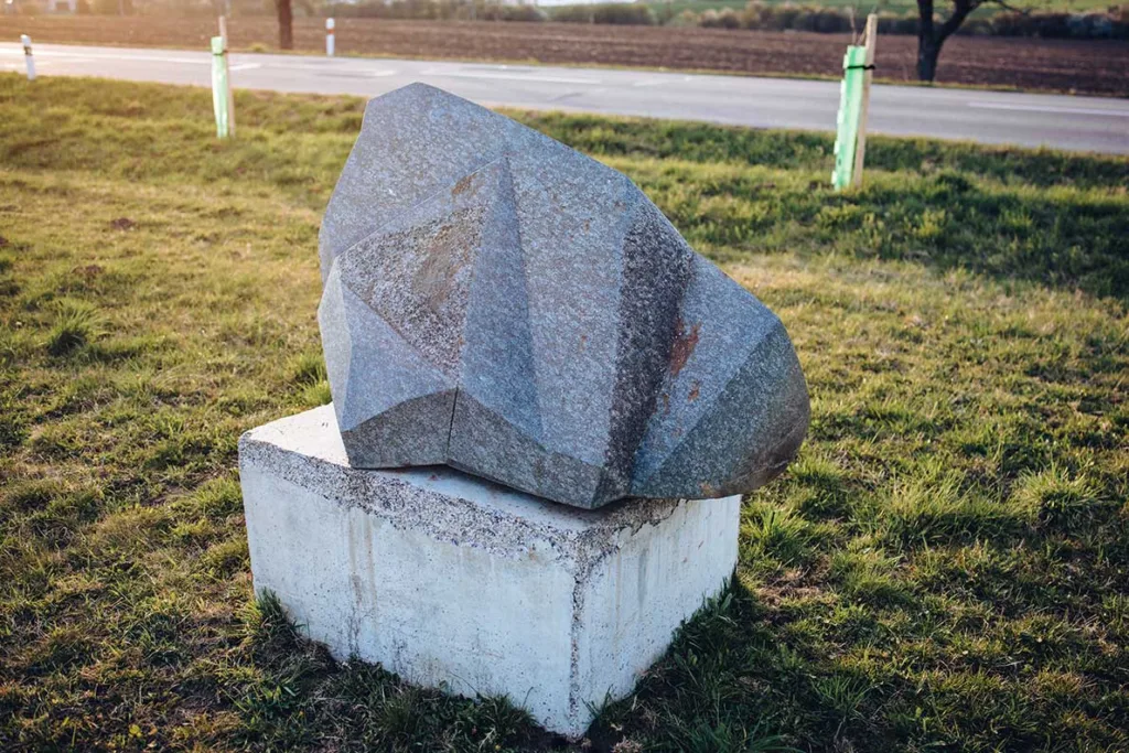 Materhorn, diorit beton, 130x155, 2016, kamenná socha, Eduard Seják
