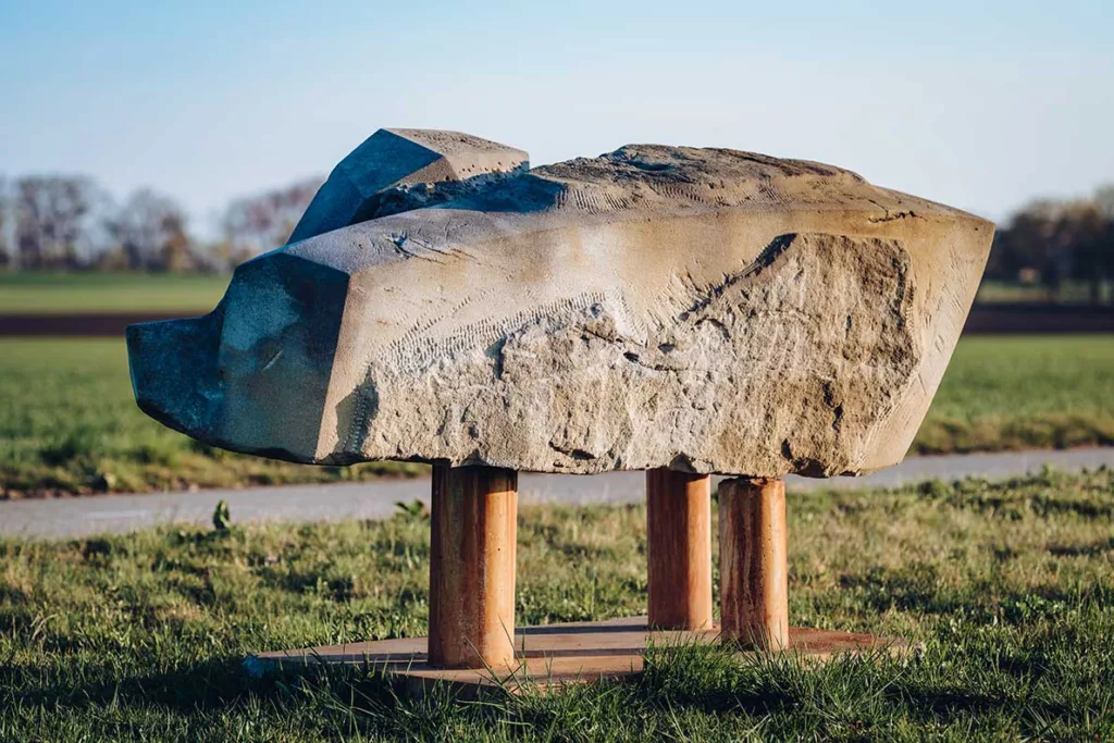 Tříštění, pískovec beton, 200x140,2016, kamenná socha, Eduard Seják